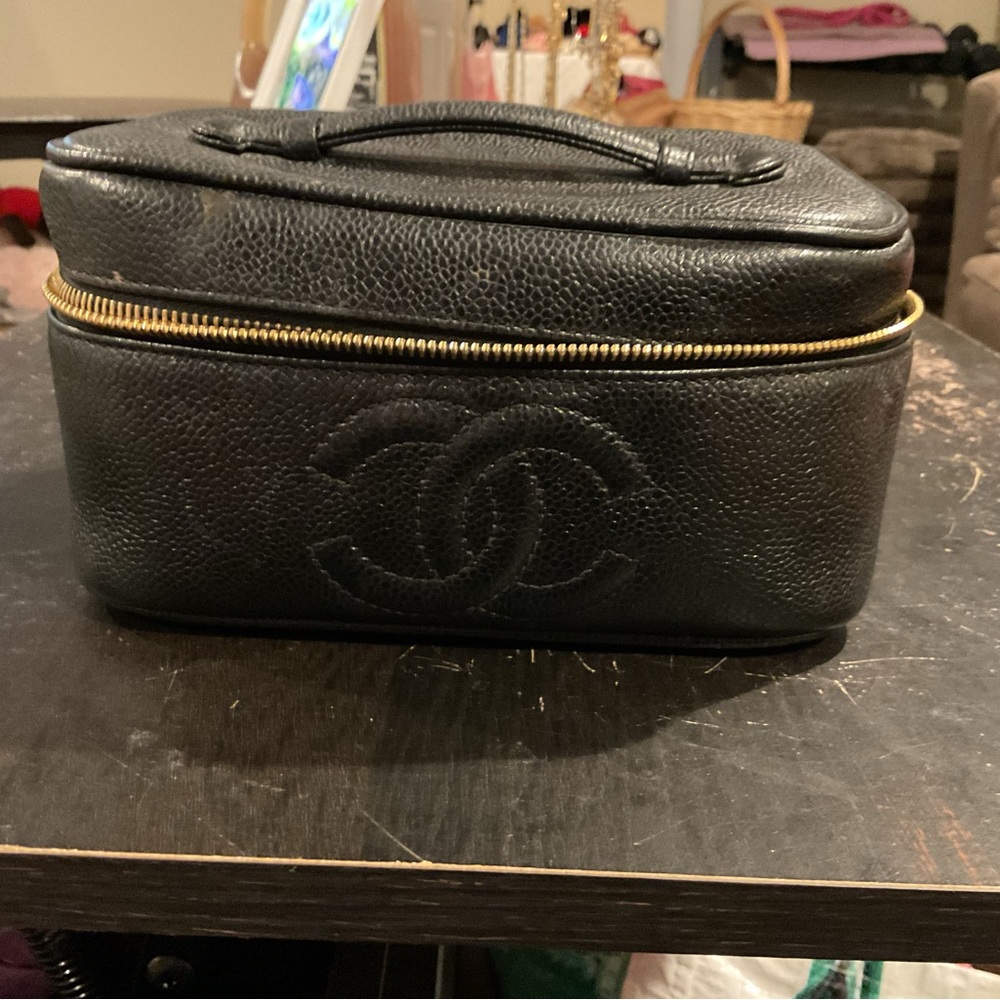 CHANEL black caviar vanity bag. New out box.